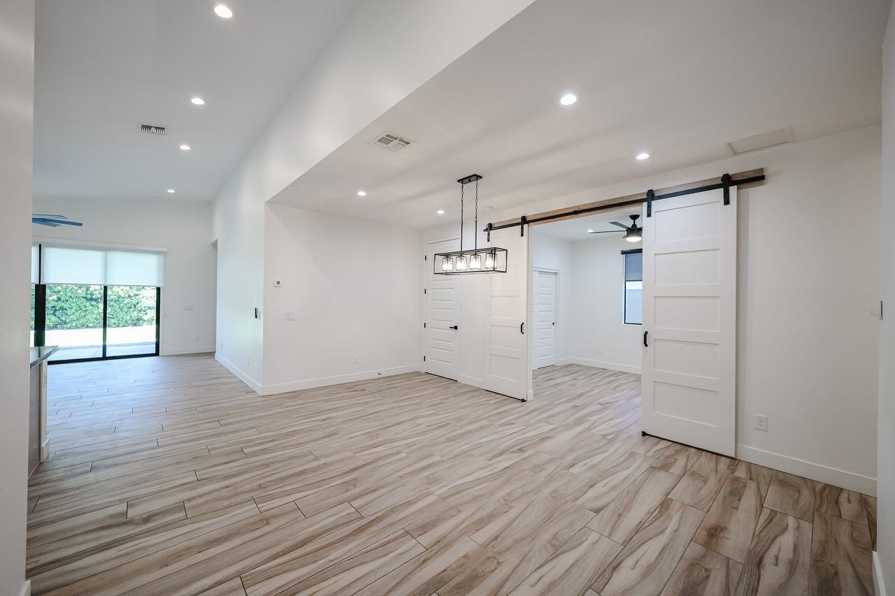 2418 E Amelia Ave - Photo 4 of 50