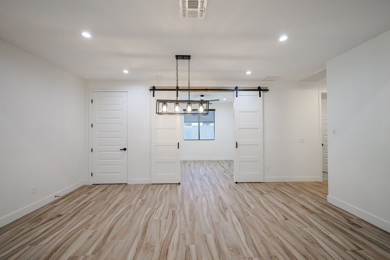 2418 E Amelia Ave - Photo 6 of 50