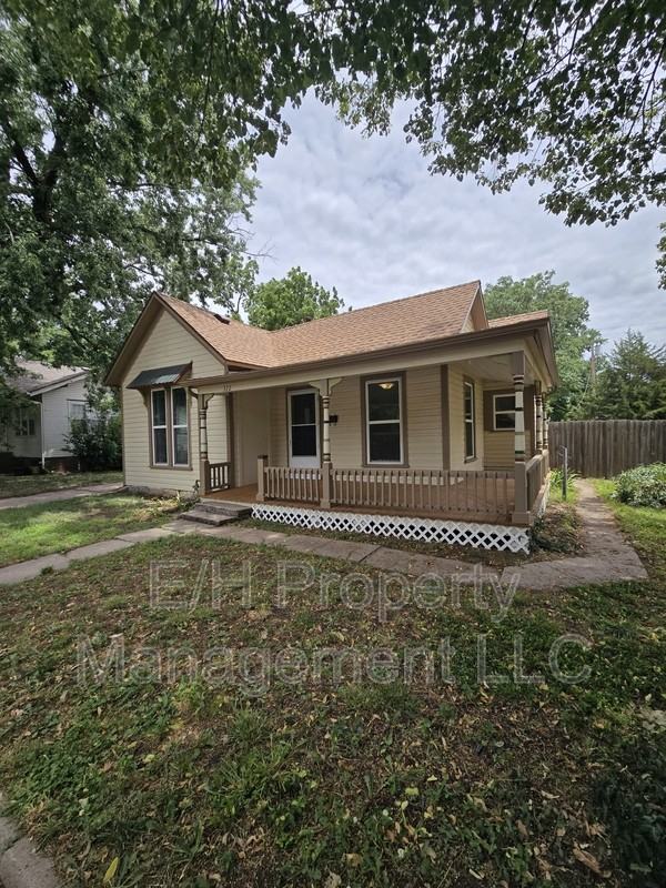 322 N Park Ave - Photo 2 of 29