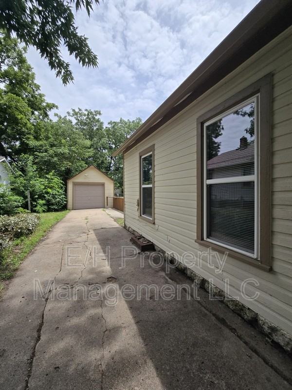 322 N Park Ave - Photo 3 of 29