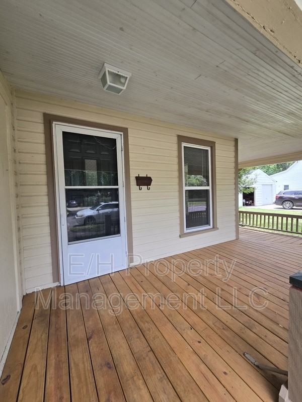 322 N Park Ave - Photo 4 of 29