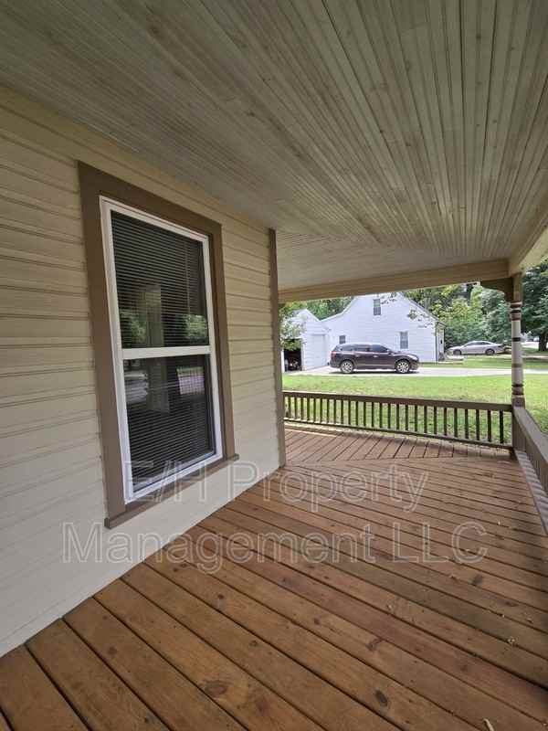 322 N Park Ave - Photo 5 of 29