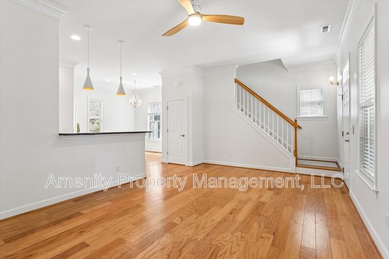 5434 Center St - Photo 5 of 31