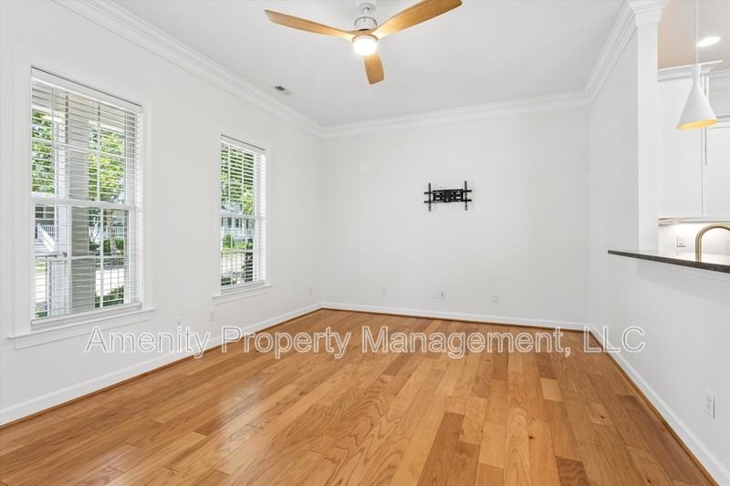 5434 Center St - Photo 6 of 31