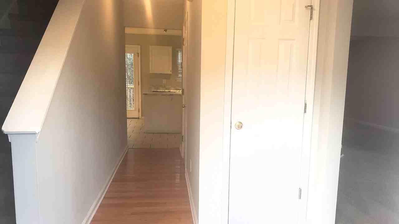 229 Bainbridge Cir - Photo 3 of 27