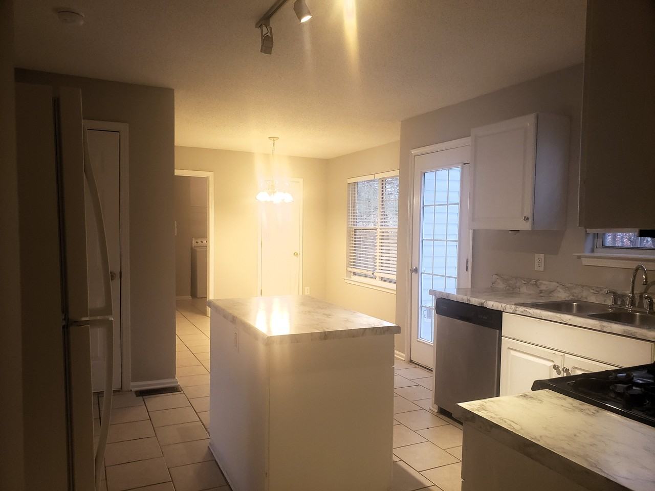 229 Bainbridge Cir - Photo 6 of 27