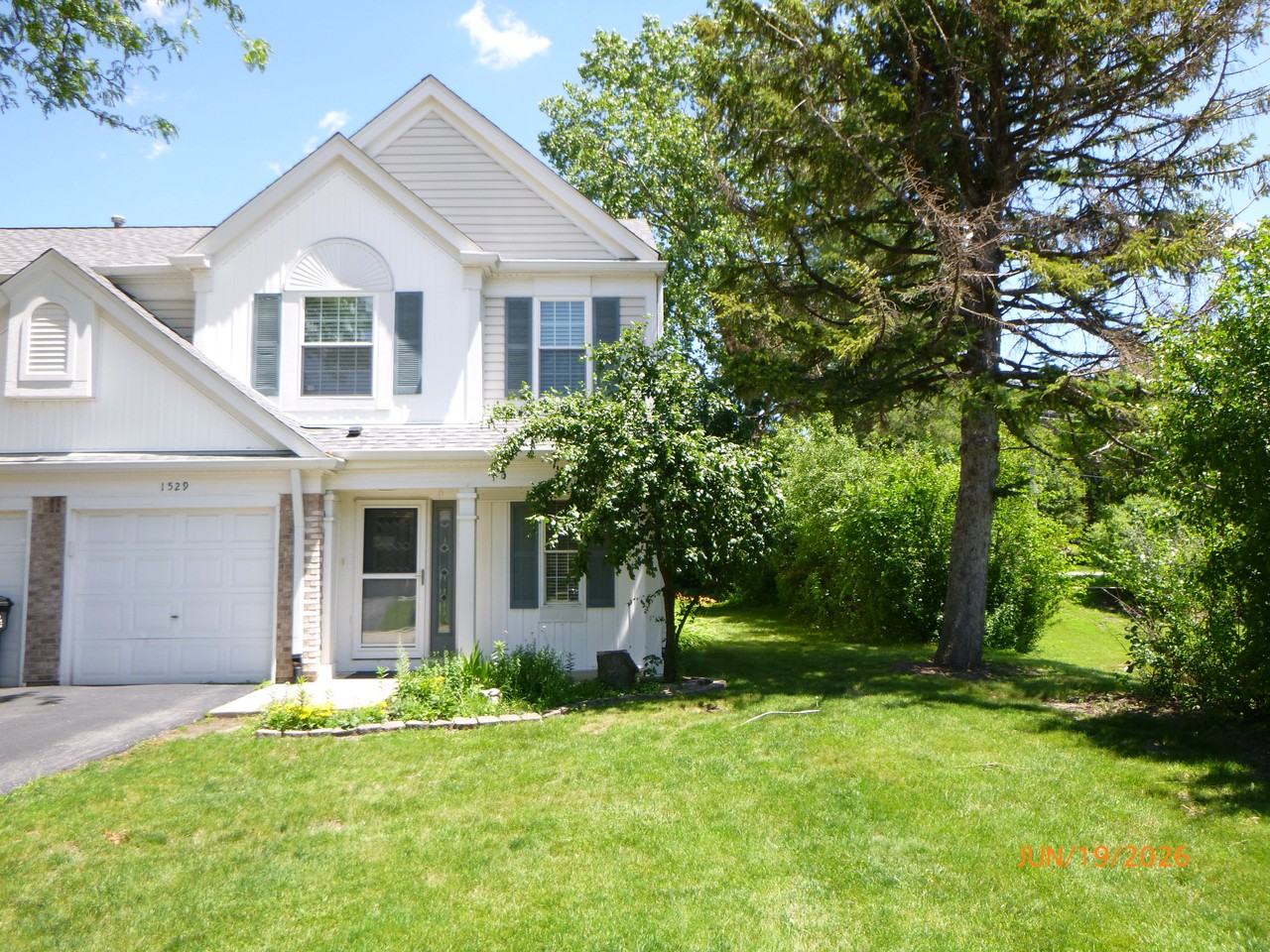 1529 Crab Tree Dr - Photo 2 of 15