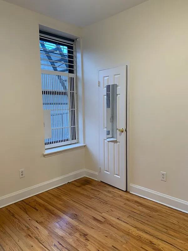 2728 Broadway - Photo 4 of 10