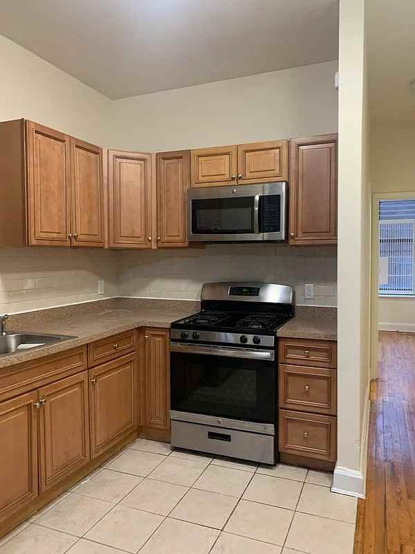 2728 Broadway - Photo 7 of 10