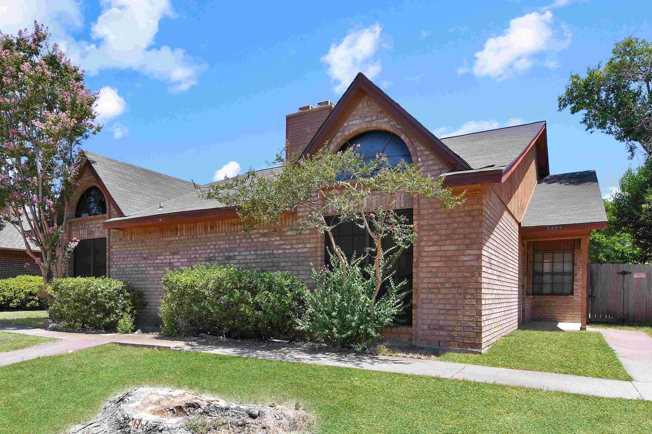 5209 Canyon Creek Dr - Photo 2 of 28