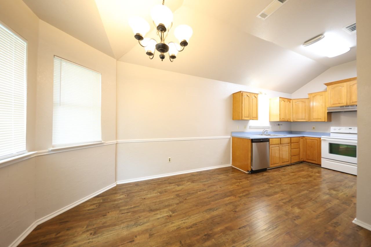 1502 Cedar Ln - Photo 4 of 21