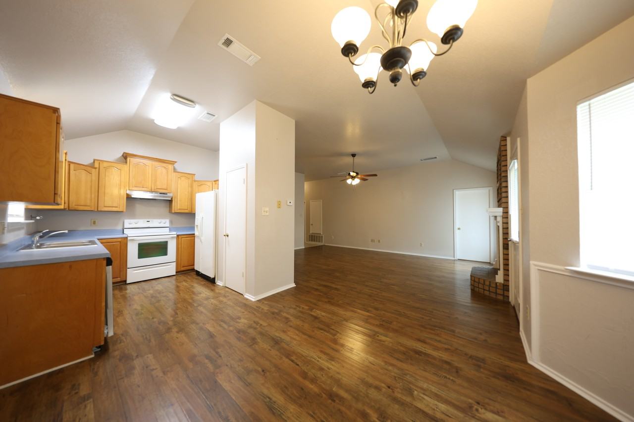 1502 Cedar Ln - Photo 5 of 21