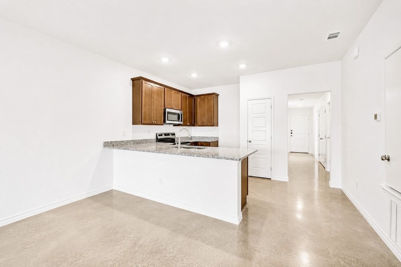 3802 American Elm Dr - Photo 2 of 5