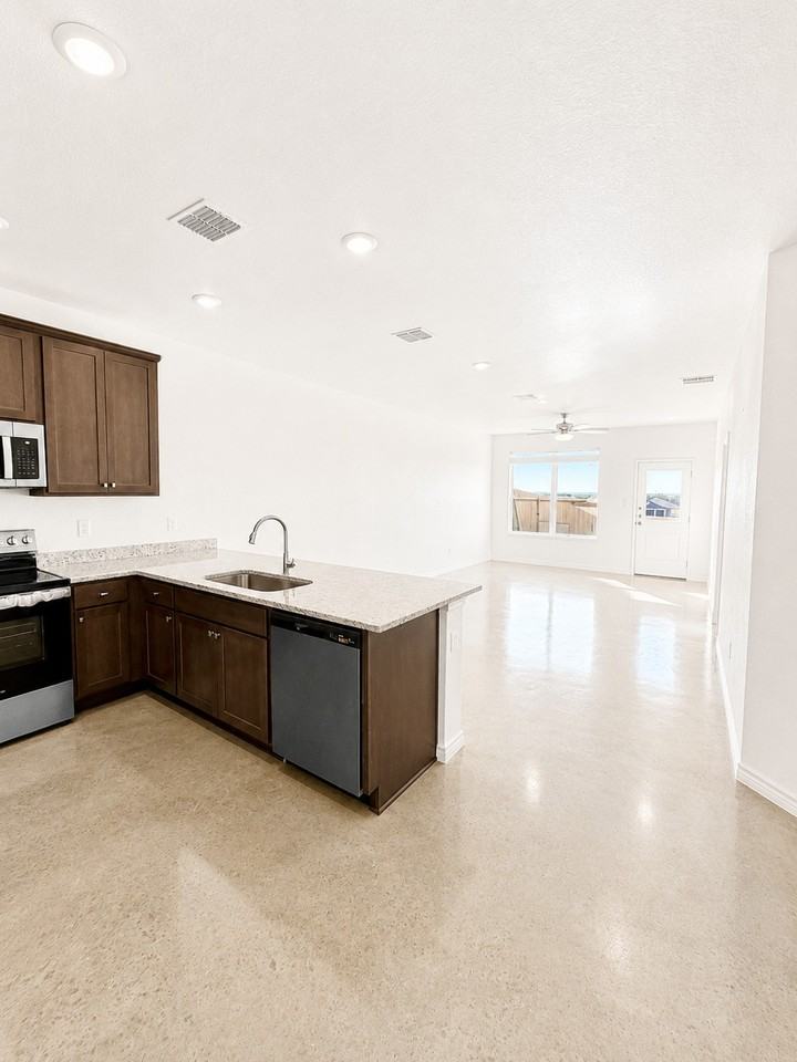 3802 American Elm Dr - Photo 3 of 5