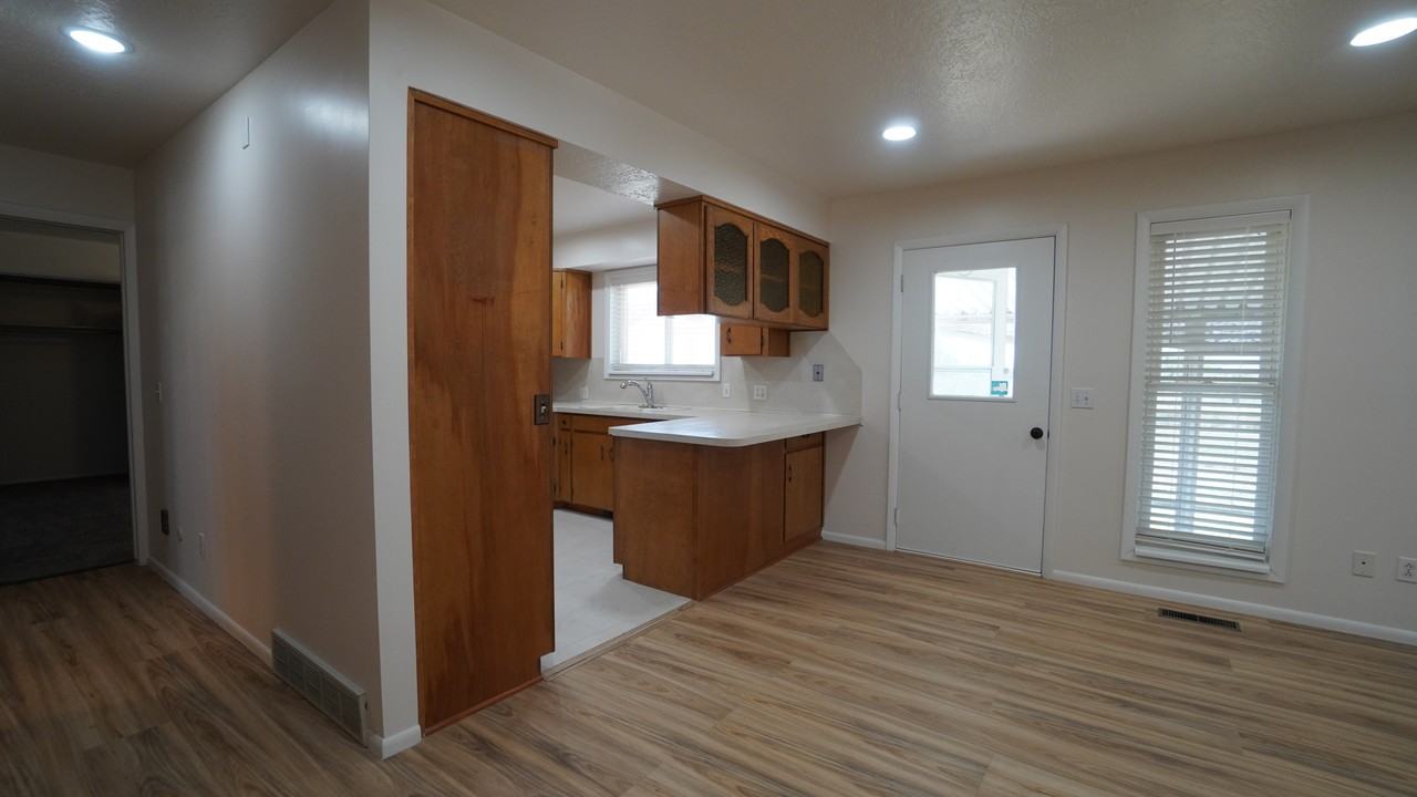 615 Sw - Photo 5 of 28