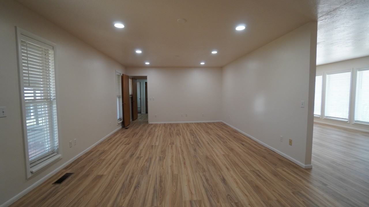 615 Sw - Photo 7 of 28