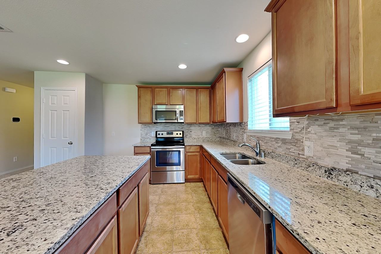 1112 Rivers Creek Ln - Photo 5 of 17