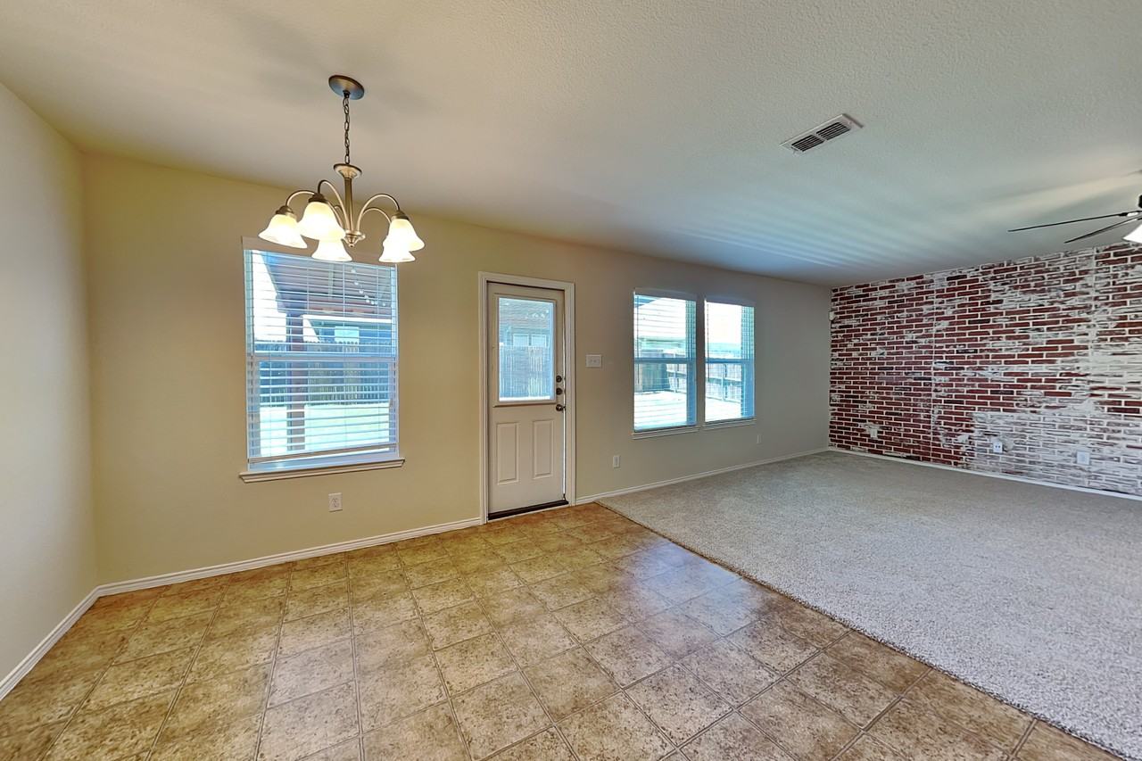 1112 Rivers Creek Ln - Photo 6 of 17
