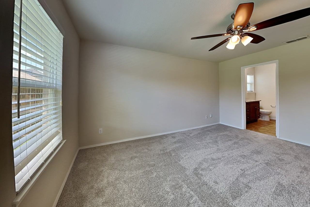 1112 Rivers Creek Ln - Photo 7 of 17