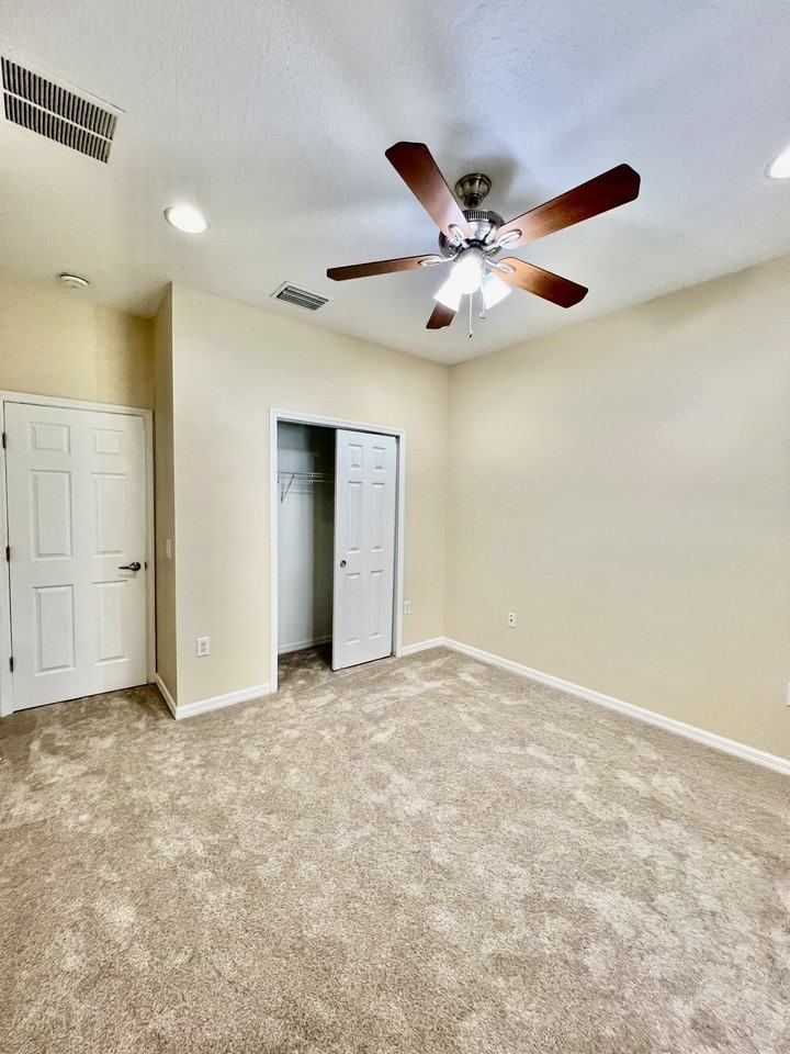 9606 Oak Glade Ave - Photo 5 of 32