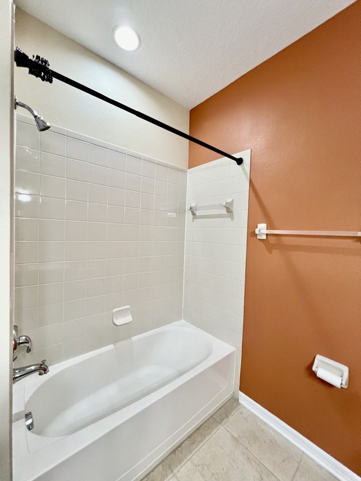 9606 Oak Glade Ave - Photo 7 of 32