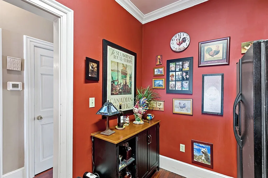 97 Court St - Photo 3 of 10