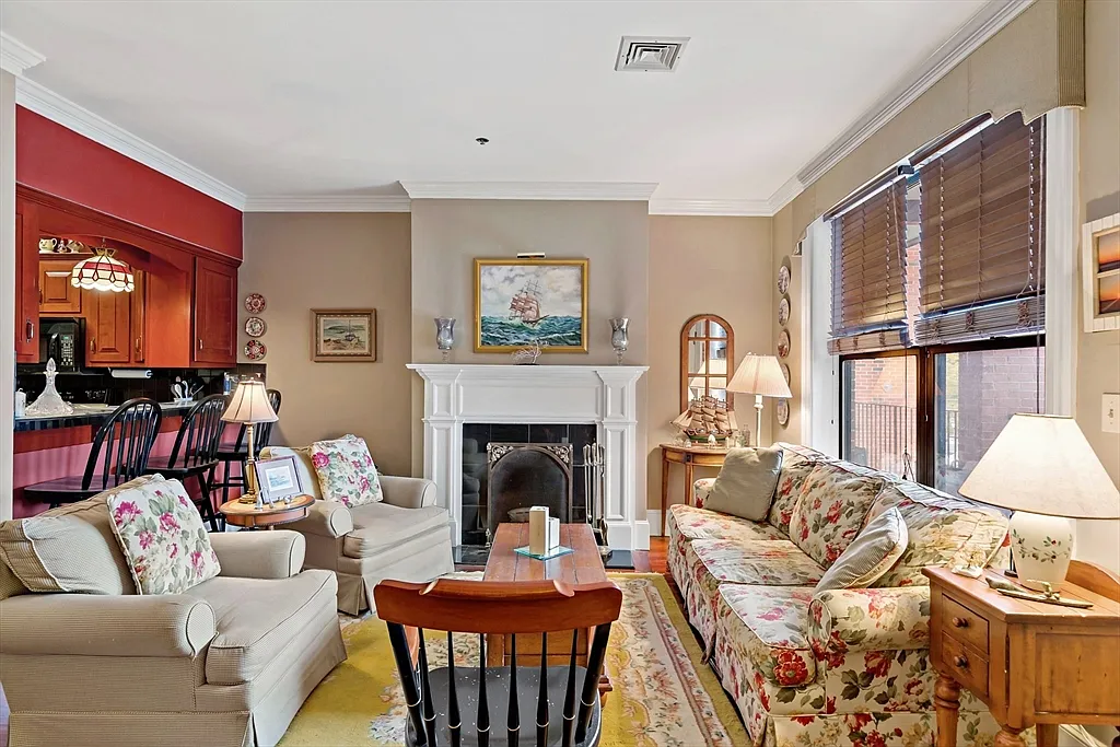 97 Court St - Photo 6 of 10