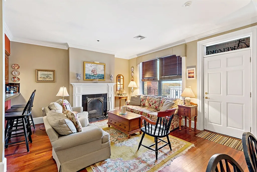 97 Court St - Photo 7 of 10