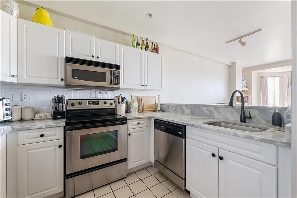 1 Cityview Ln - Photo 2 of 17
