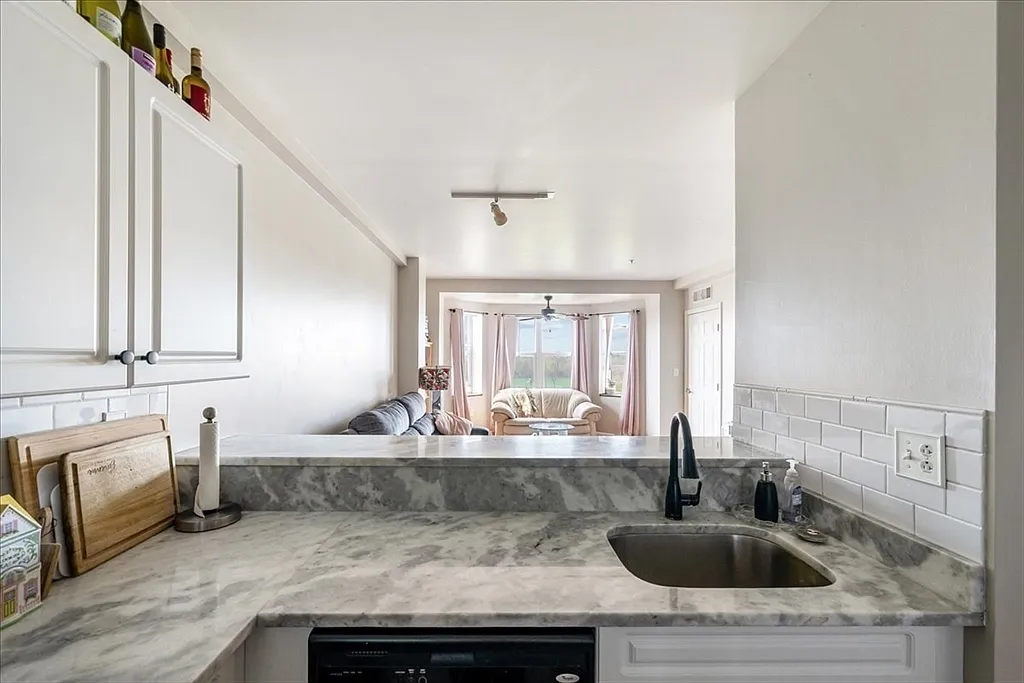 1 Cityview Ln - Photo 5 of 17