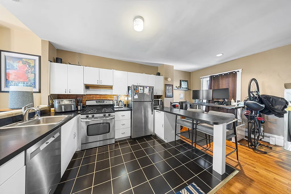397 Main St - Photo 6 of 12