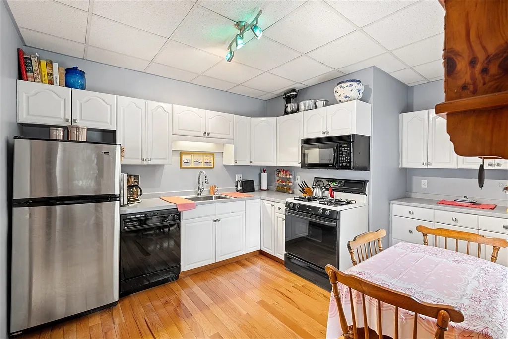 115 W Emerson St - Photo 2 of 16