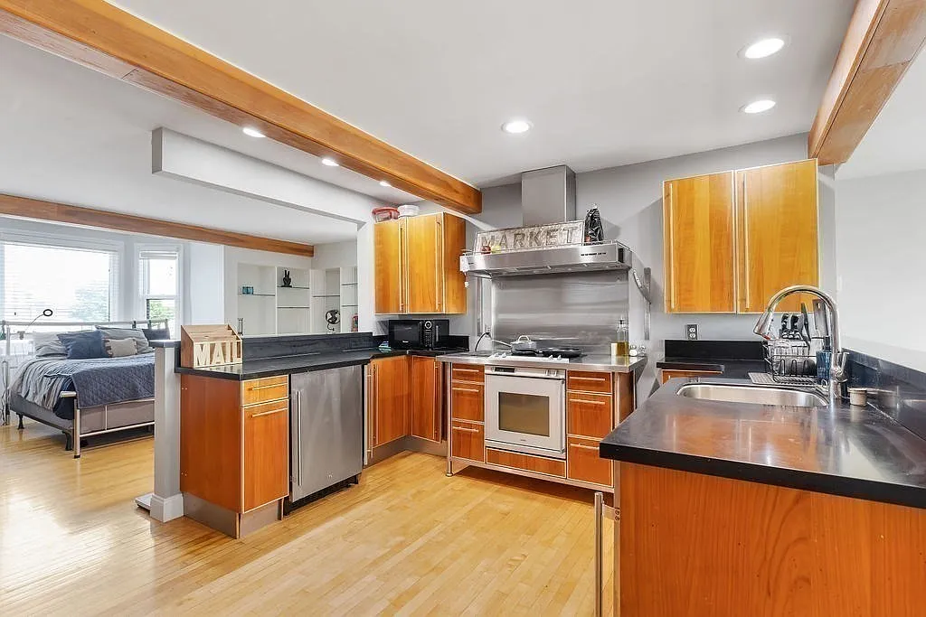 16 Beacon St - Photo 4 of 20