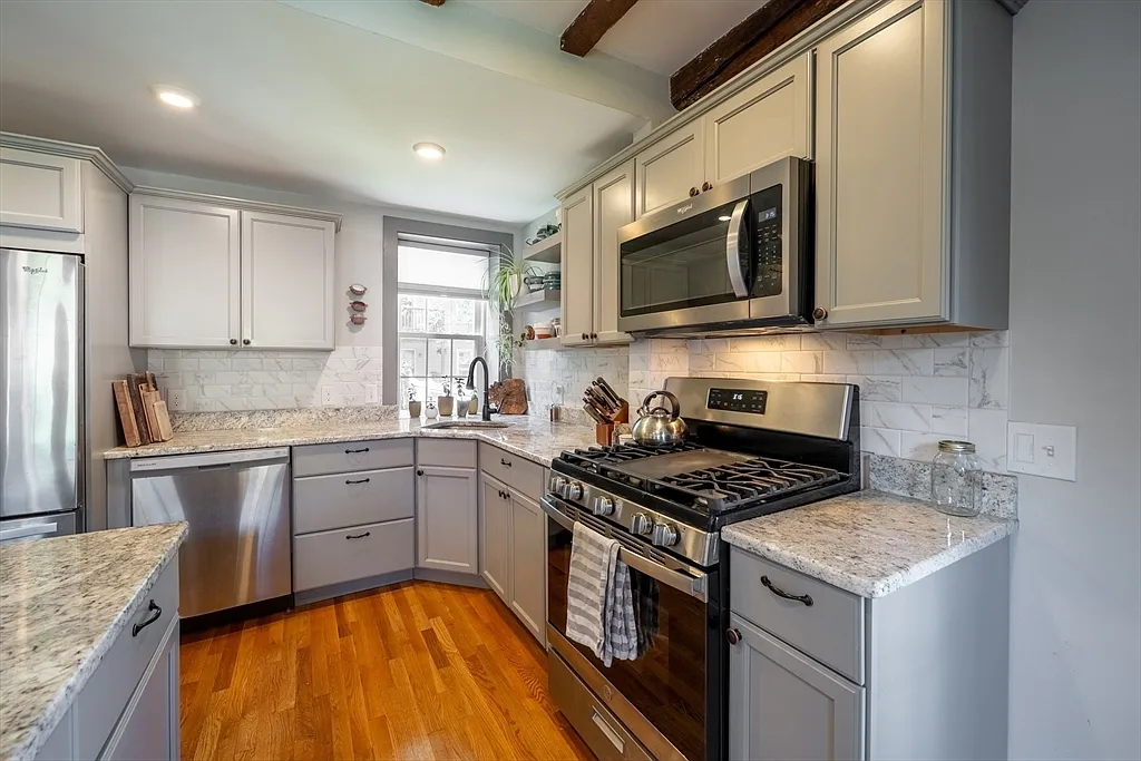 8 Williams St - Photo 2 of 19