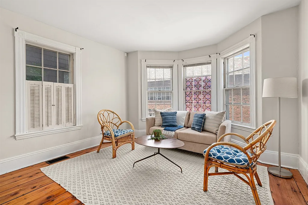 148 Pleasant St - Photo 4 of 21
