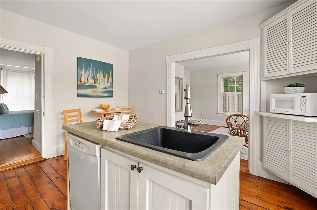 148 Pleasant St - Photo 6 of 21