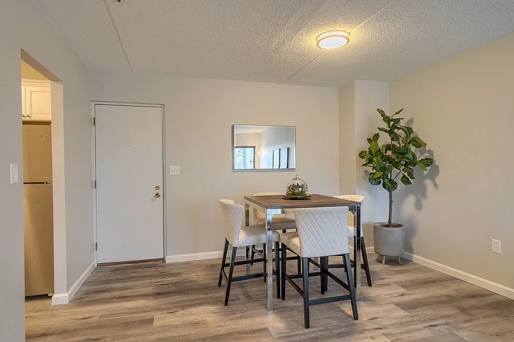 159 Franklin St - Photo 3 of 15