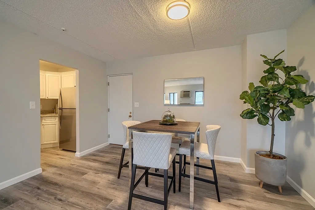 159 Franklin St - Photo 4 of 15