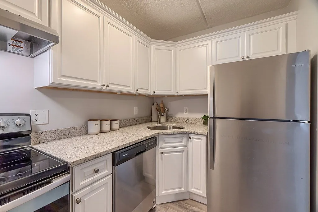159 Franklin St - Photo 6 of 15