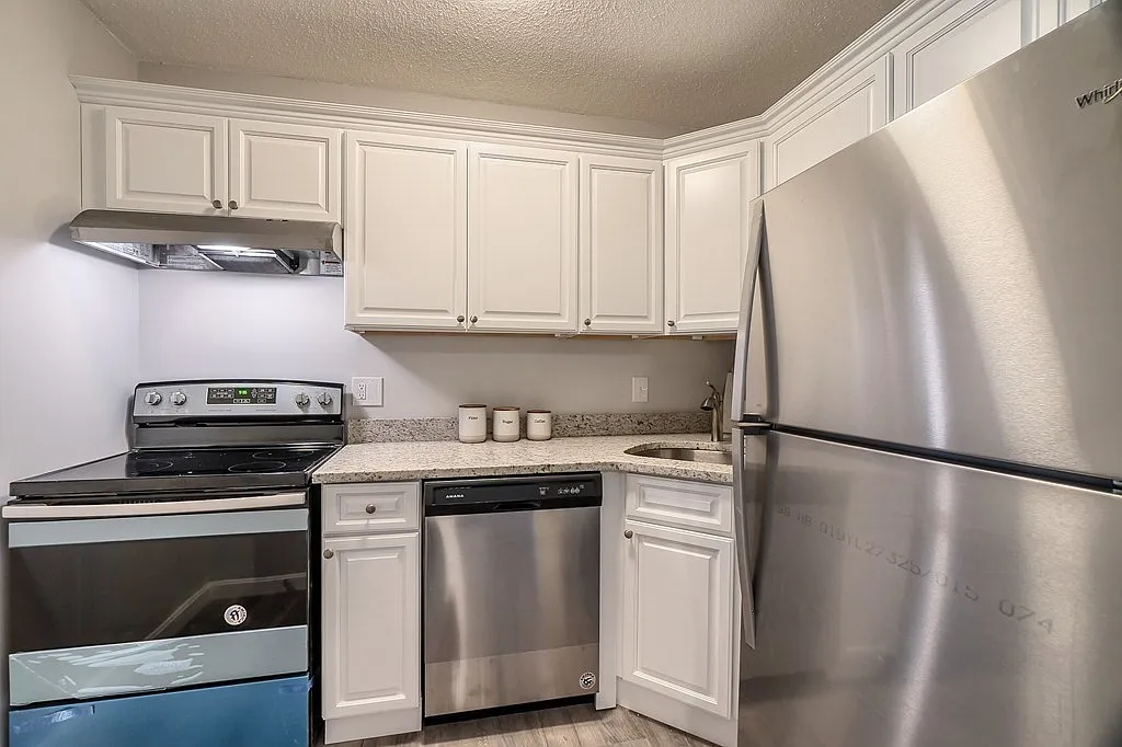 159 Franklin St - Photo 7 of 15
