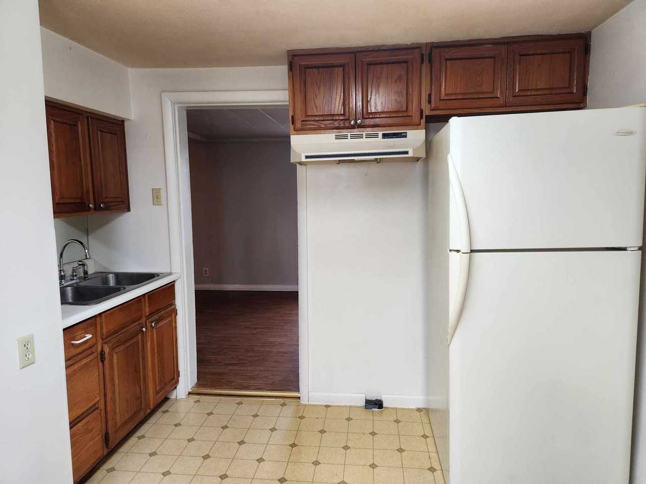 220 Evans Ave - Photo 6 of 8