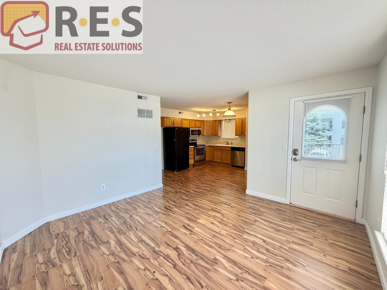 1631 S Deframe St #B8 - Photo 6 of 14