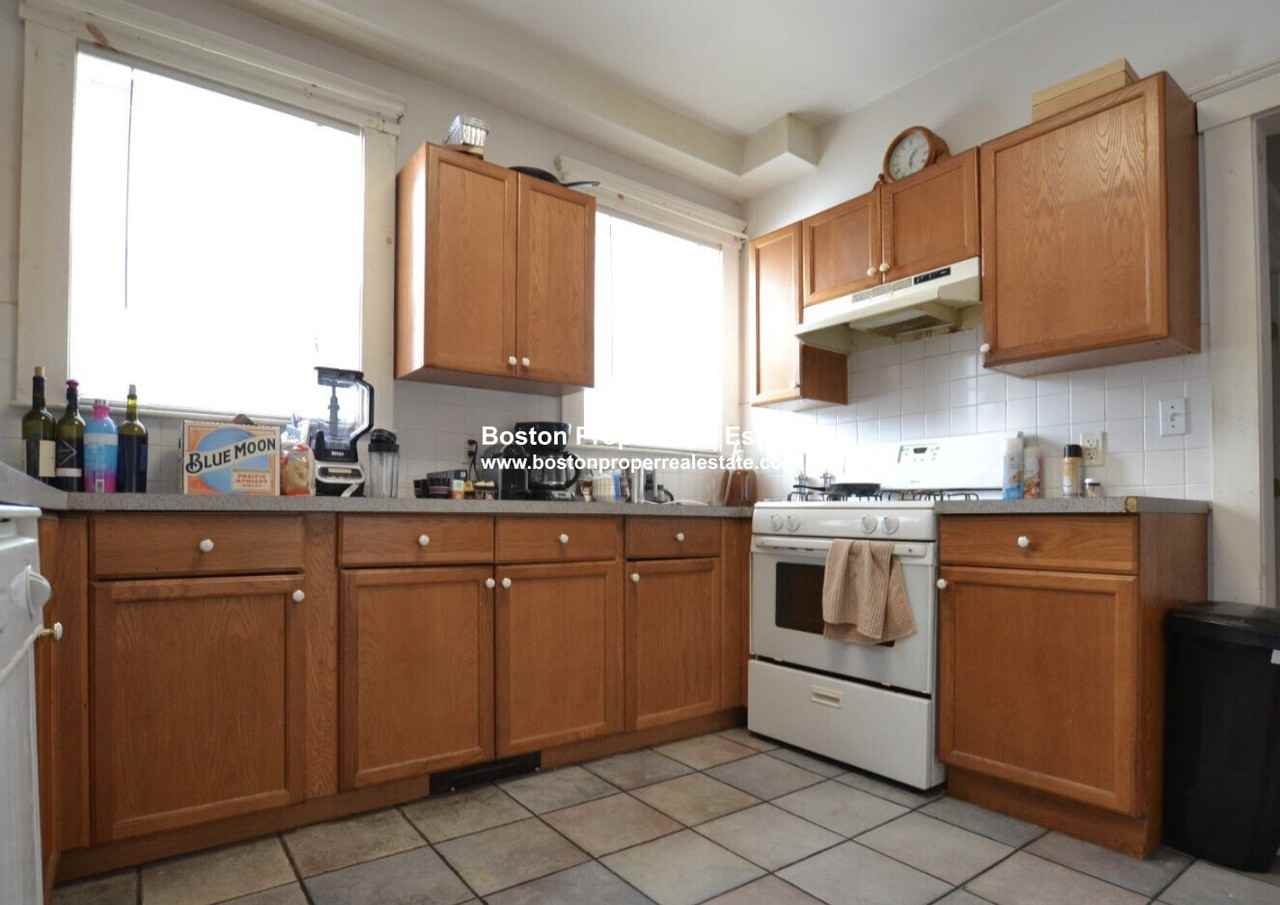 140 Brooks St #1 - Photo 5 of 20