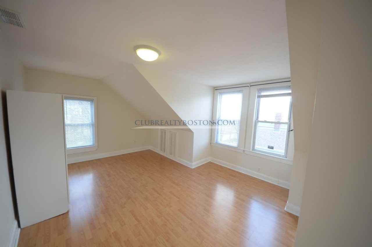 23 Cushing St #2 - Photo 5 of 23