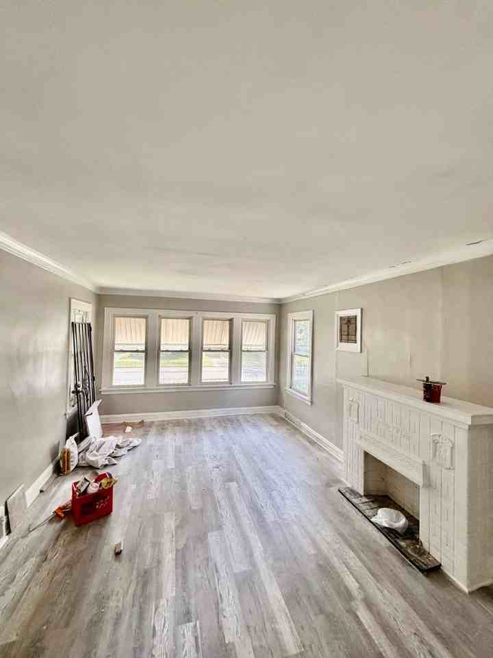 12138 S Parnell Ave - Photo 2 of 12