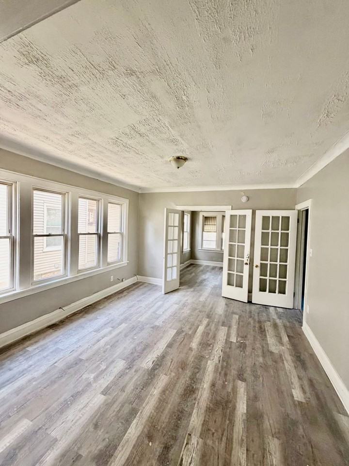 12138 S Parnell Ave - Photo 7 of 12