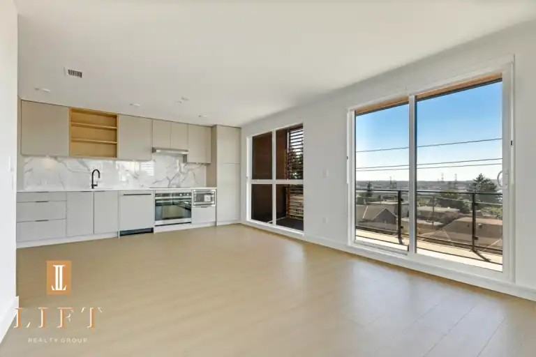 422 East 3rd St #401 - Photo 7 of 30