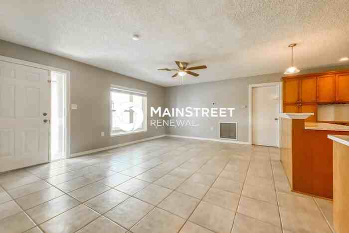1028 Mandarin Dr - Photo 4 of 16