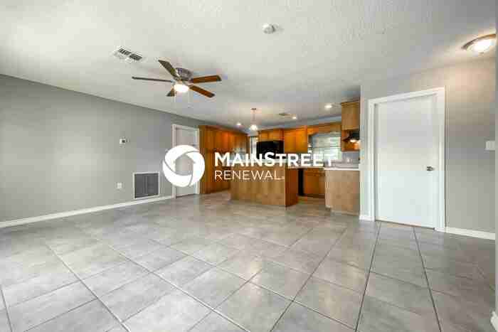 1028 Mandarin Dr - Photo 5 of 16