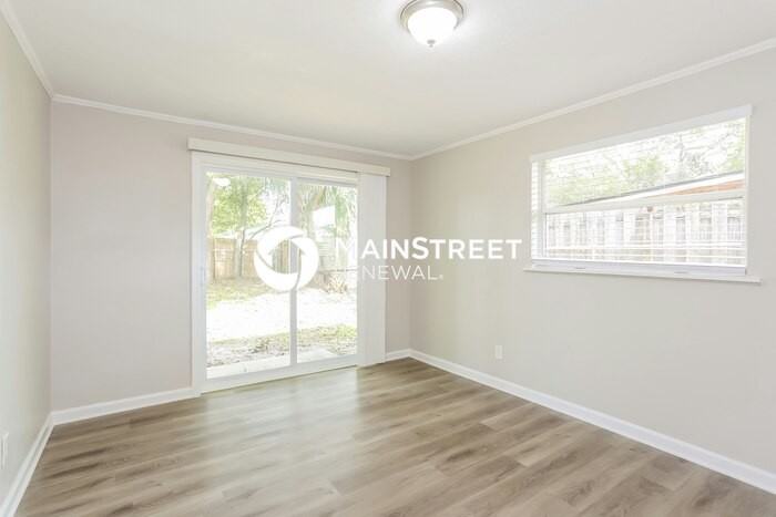 7037 Pellias Rd - Photo 5 of 16
